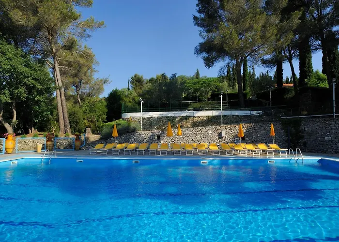 In Ferienresidenz Mit Pool Villanova d'Albenga